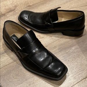 Edge of Reason Kenneth Cole Black Dress Shoes